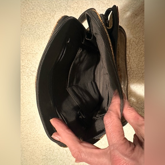 Relic Quality Brand by Fossil tooled faux leather cross body purse vegan - Picture 12 of 16